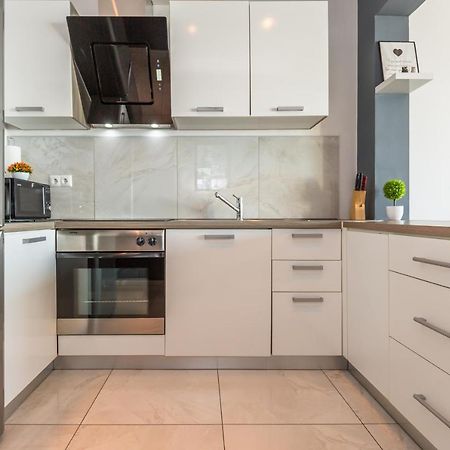 Modern Apartment أوميس المظهر الخارجي الصورة