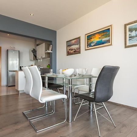 Modern Apartment أوميس المظهر الخارجي الصورة