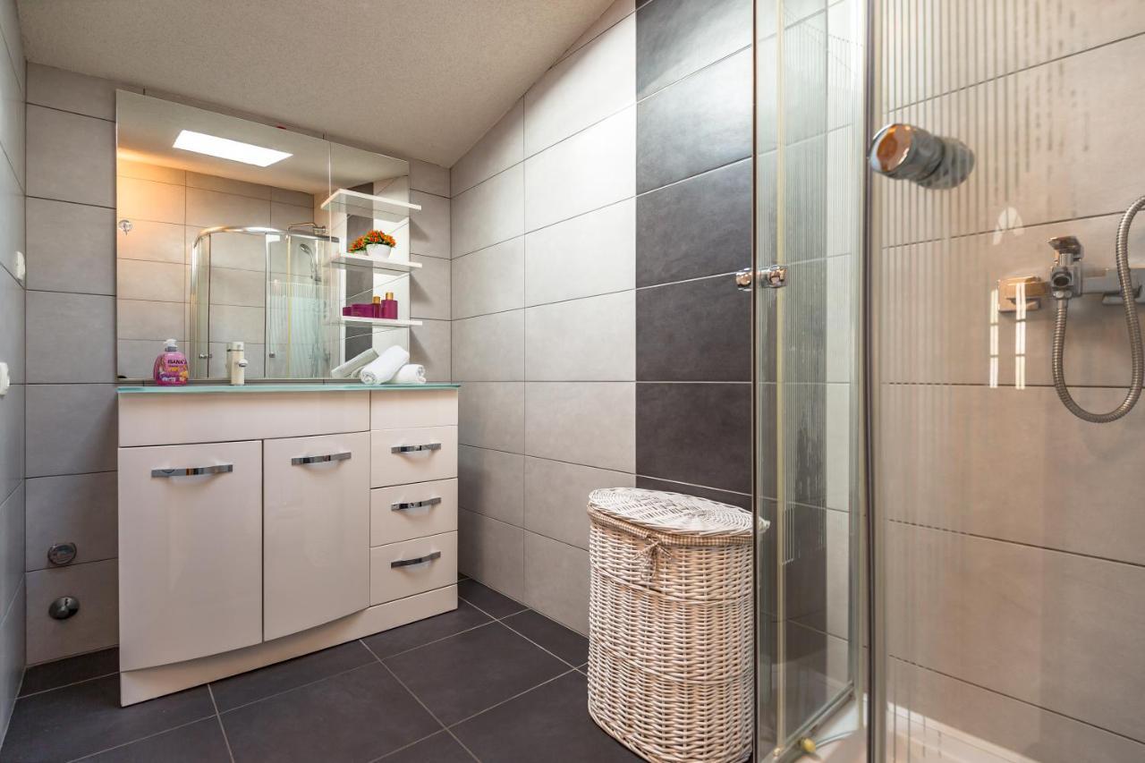 Modern Apartment أوميس المظهر الخارجي الصورة