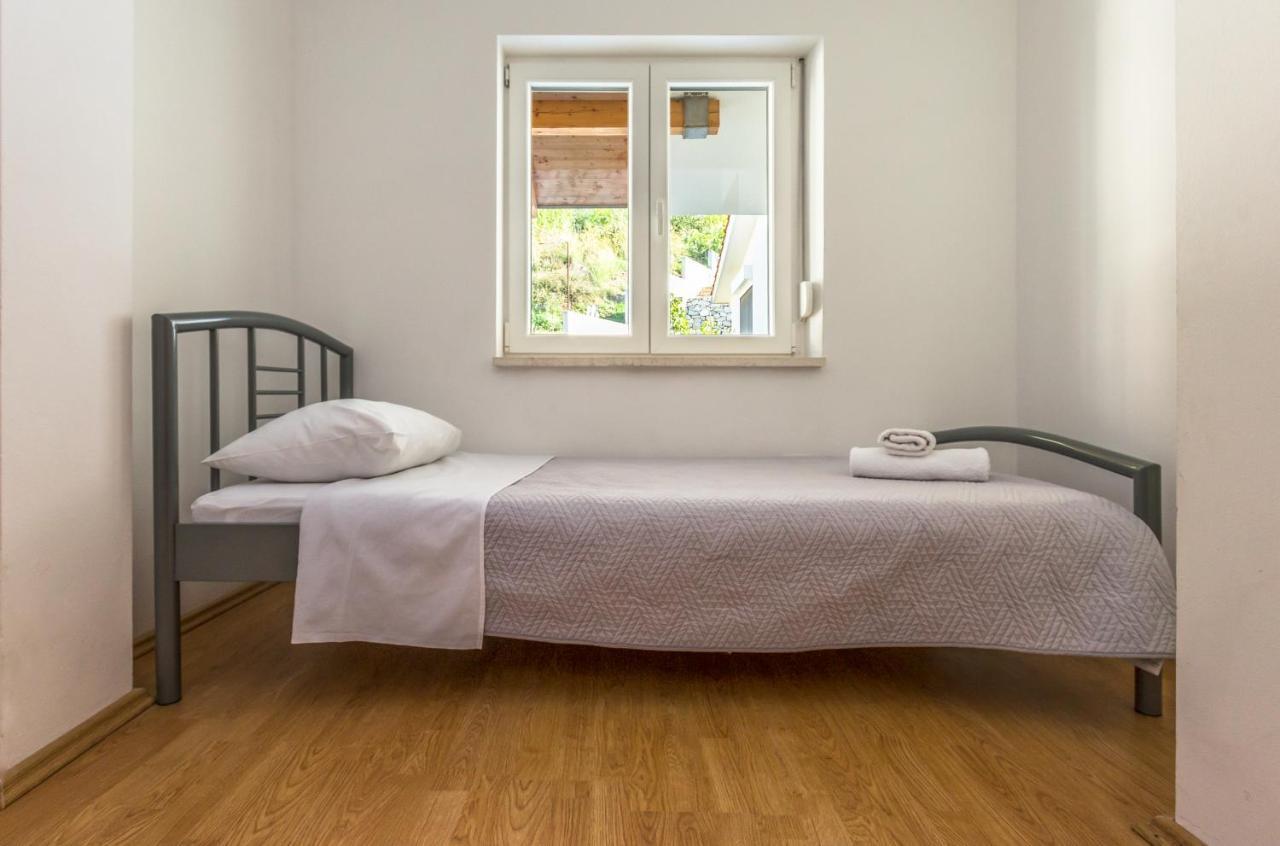 Modern Apartment أوميس المظهر الخارجي الصورة