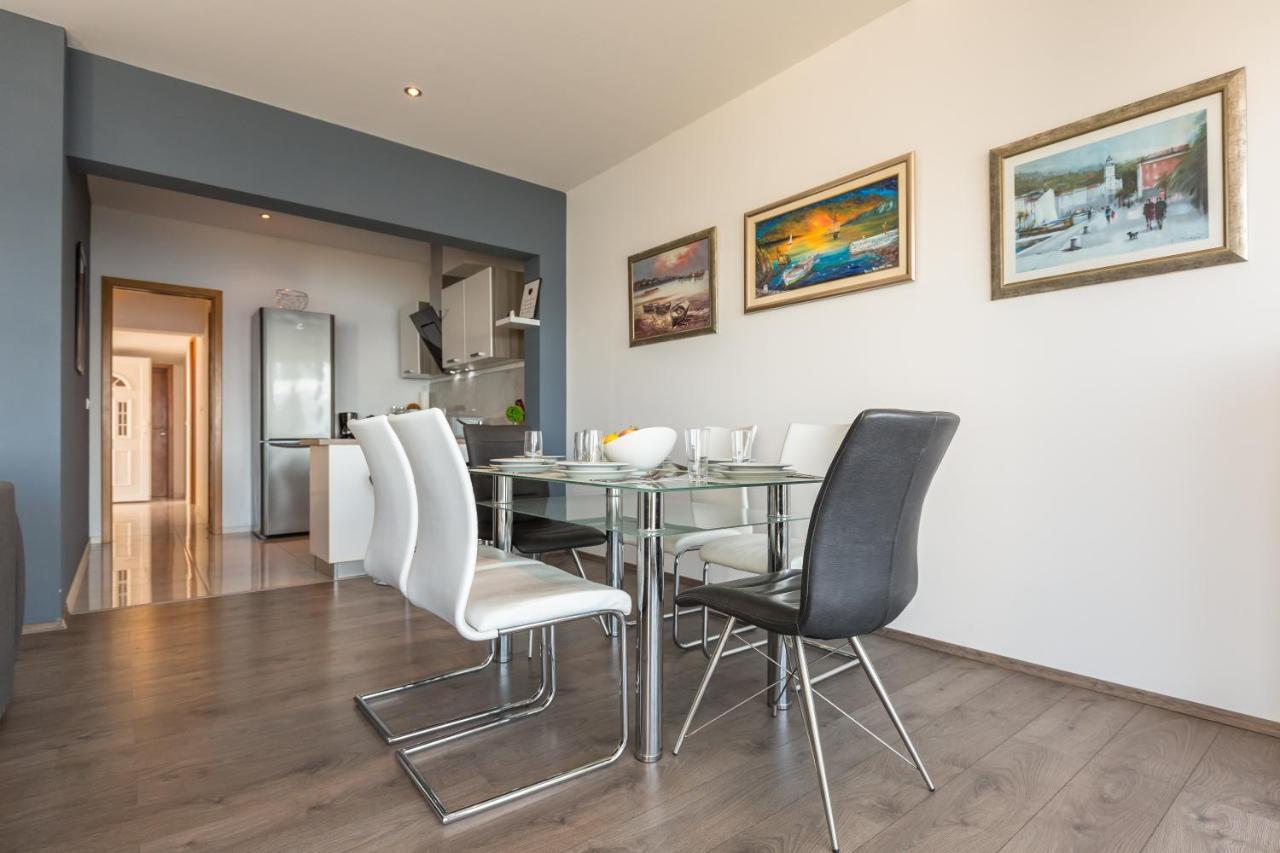 Modern Apartment أوميس المظهر الخارجي الصورة