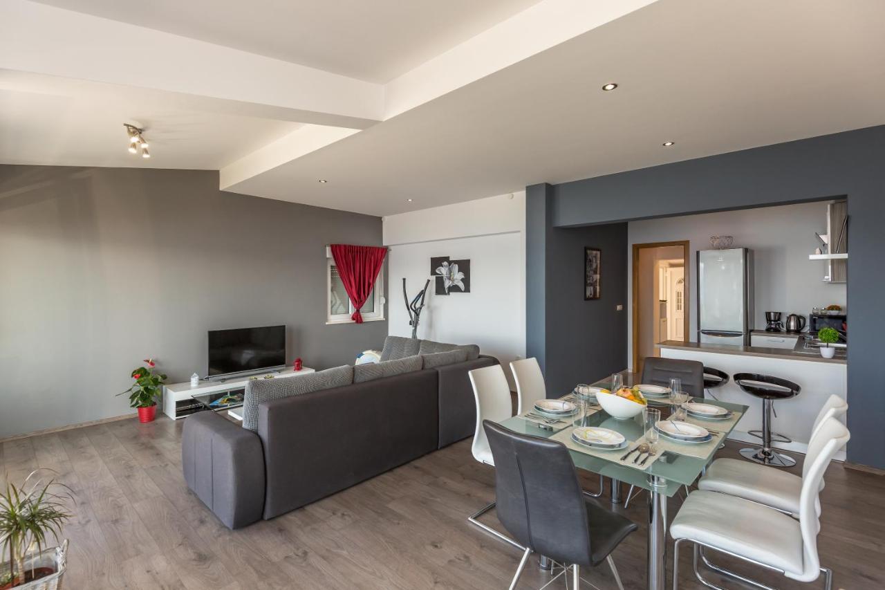 Modern Apartment أوميس المظهر الخارجي الصورة